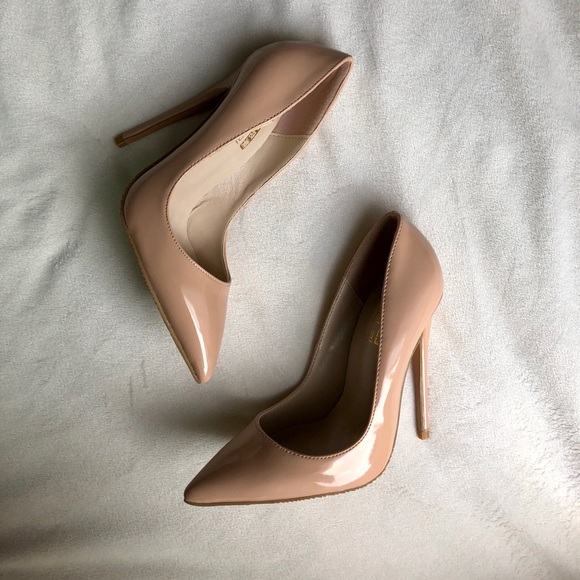 Shoes - NWOT  stiletto cream/tan